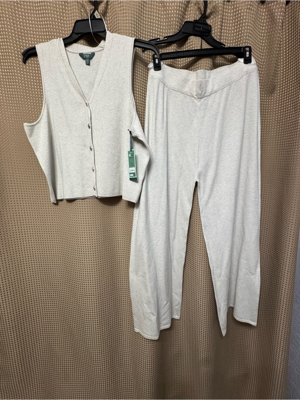 Terra & Sky Light Gray Two-Piece Knit Vest and Wide-Leg Pants Set